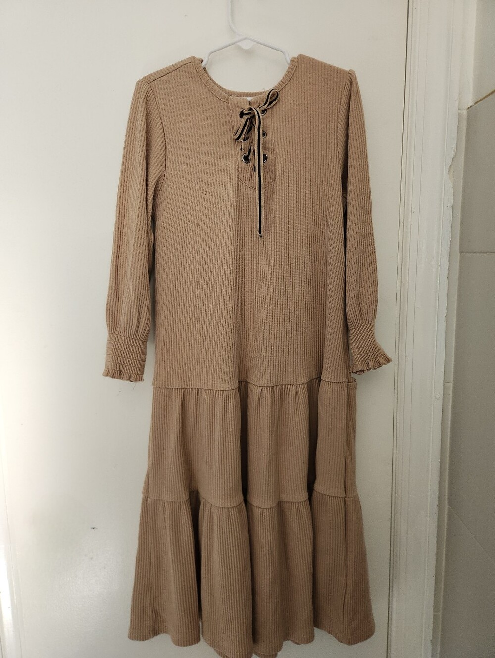 Tween Girls Beige Long Sleeve Tiered Knit Dress with Lace-Up Neck